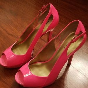 Guess Pumps